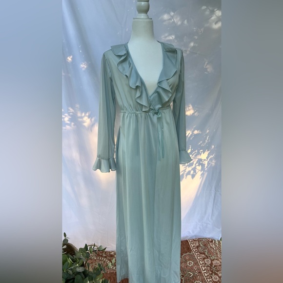 Vintage Montgomery Ward Ruffle Robe - Picture 3 of 6